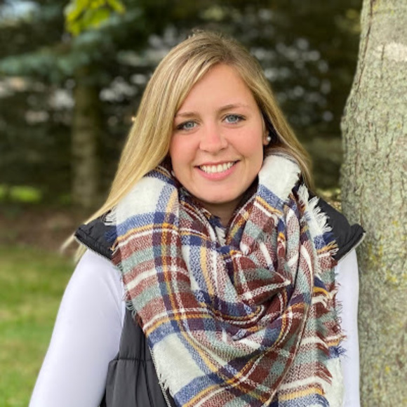 Meet your Posher, Gabriella - Picture 1 of 1